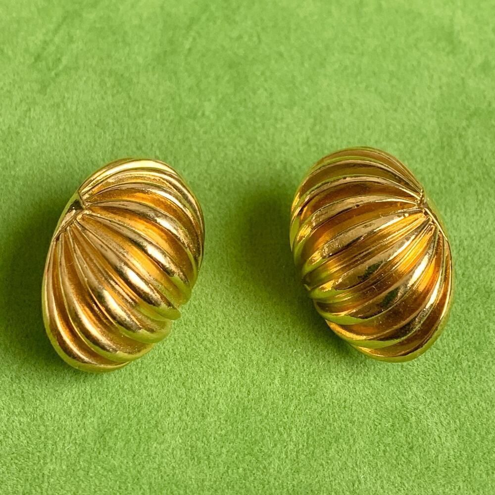 Ribbed 80s Gold Earrings, Pierced, Vintage, Unmarked
